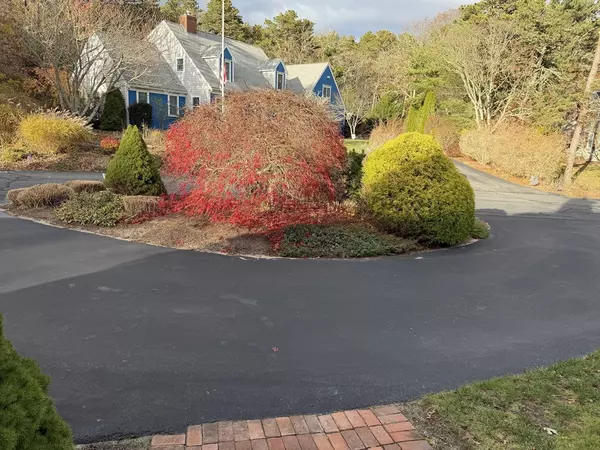 Harwich, MA 02645,42 Marthas Ln