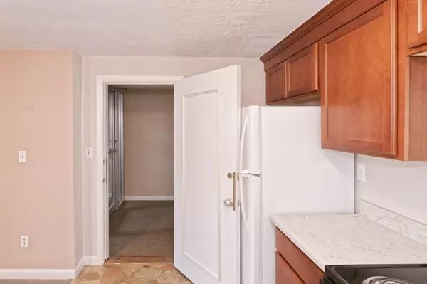 Framingham, MA 01701,1325 Worcester Road #A2