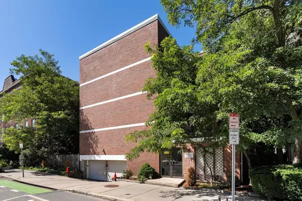 Cambridge, MA 01810,1691 Cambridge St #42