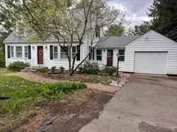 87 Topsfield Rd, Ipswich, MA 01938