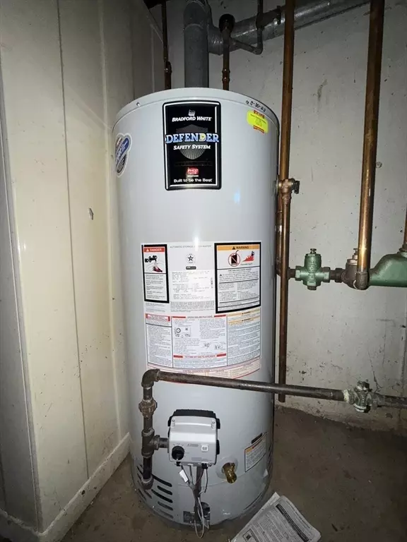 Chicopee, MA 01020,98 Greenpoint Cir