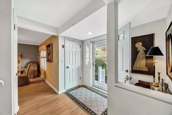 Mashpee, MA 02649,4 Bob White Cres #4