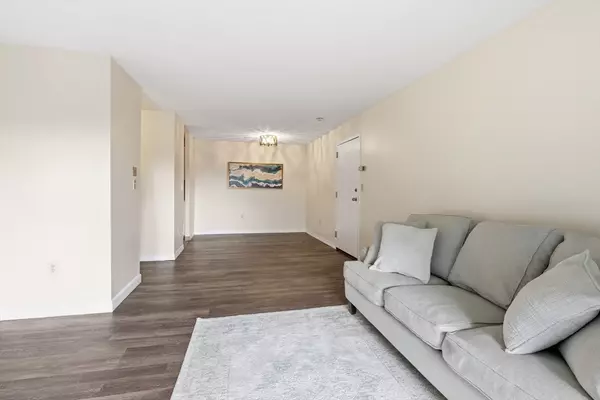 Franklin, MA 02038,2211 Franklin Crossing Rd #2211