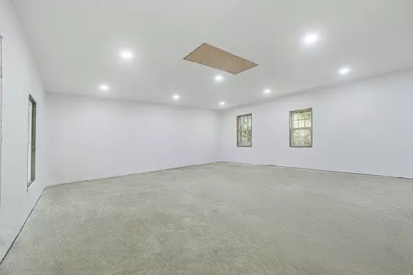 Abington, MA 02351,332 Hancock St