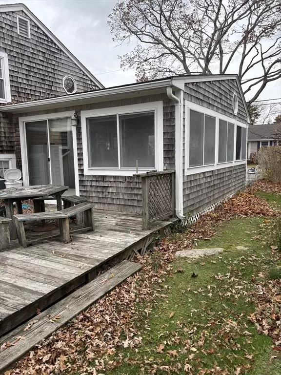 Falmouth, MA 02556,74 Hillside Ave