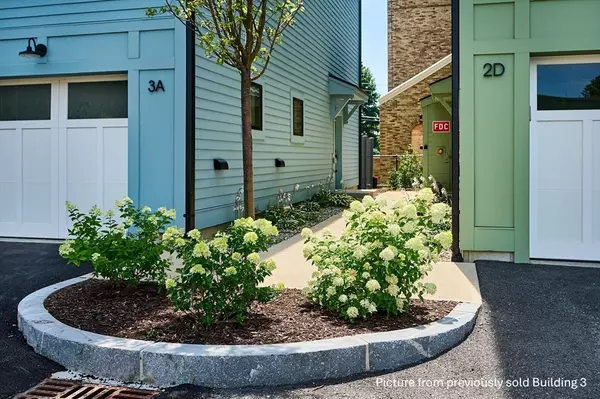 Northampton, MA 01060,10 Hawley Street #4A