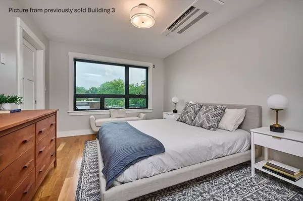 Northampton, MA 01060,10 Hawley Street #4B