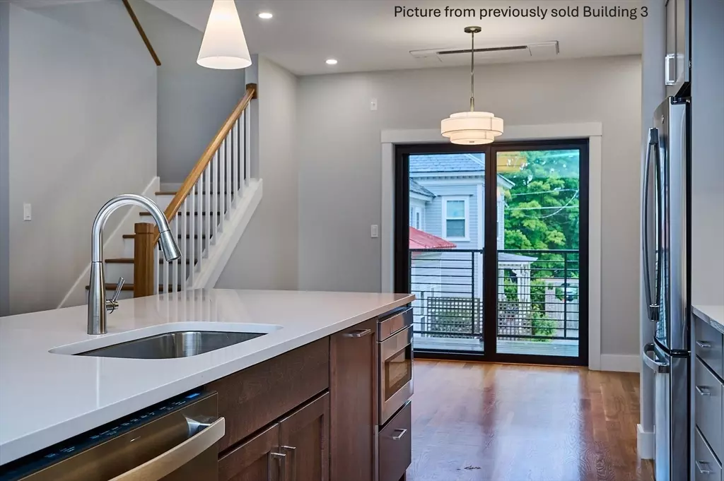 Northampton, MA 01060,10 Hawley Street #4B