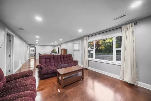 Wilbraham, MA 01095,5 Edgewood Rd