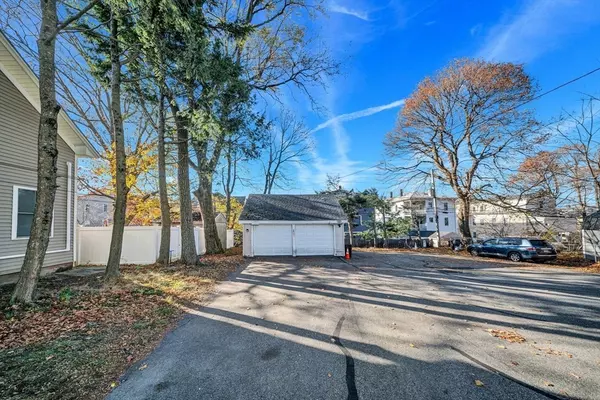 Worcester, MA 01603,28 Richards St