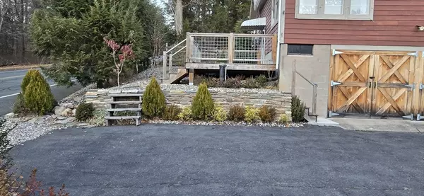 Southampton, MA 01073,117 Russellville Rd