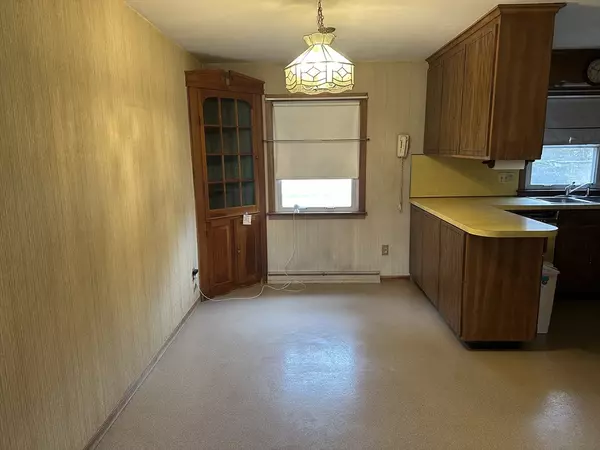 East Longmeadow, MA 01028,19 Westminster St