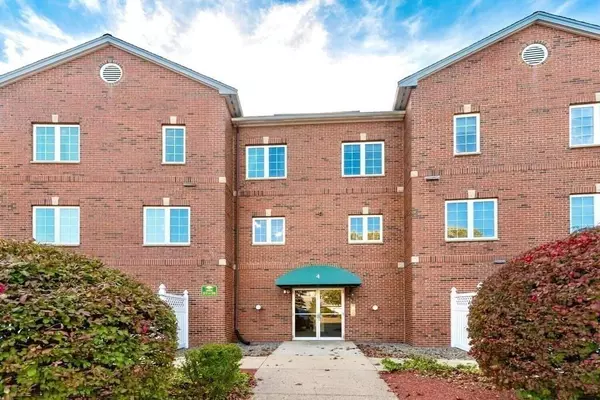 Winchester, MA 01890,7 Conant Road #67