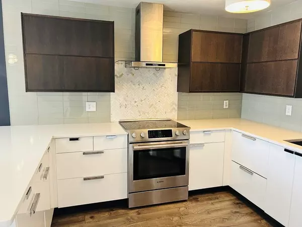 Lynn, MA 01902,300 Lynn Shore Dr #408