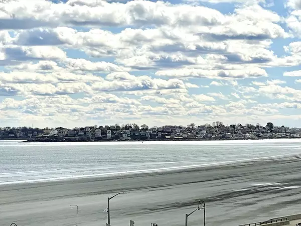 Lynn, MA 01902,300 Lynn Shore Dr #408