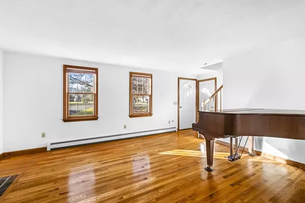 Falmouth, MA 02536,23 Meadowood Ln