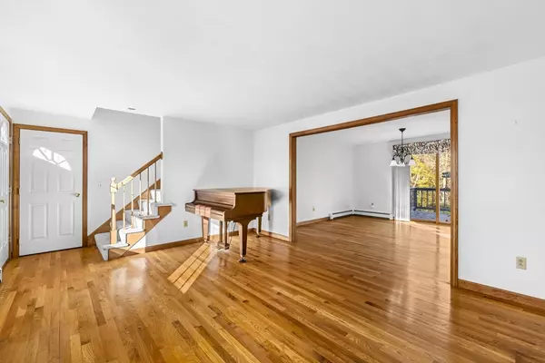 Falmouth, MA 02536,23 Meadowood Ln