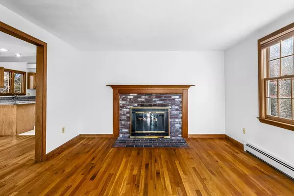 Falmouth, MA 02536,23 Meadowood Ln