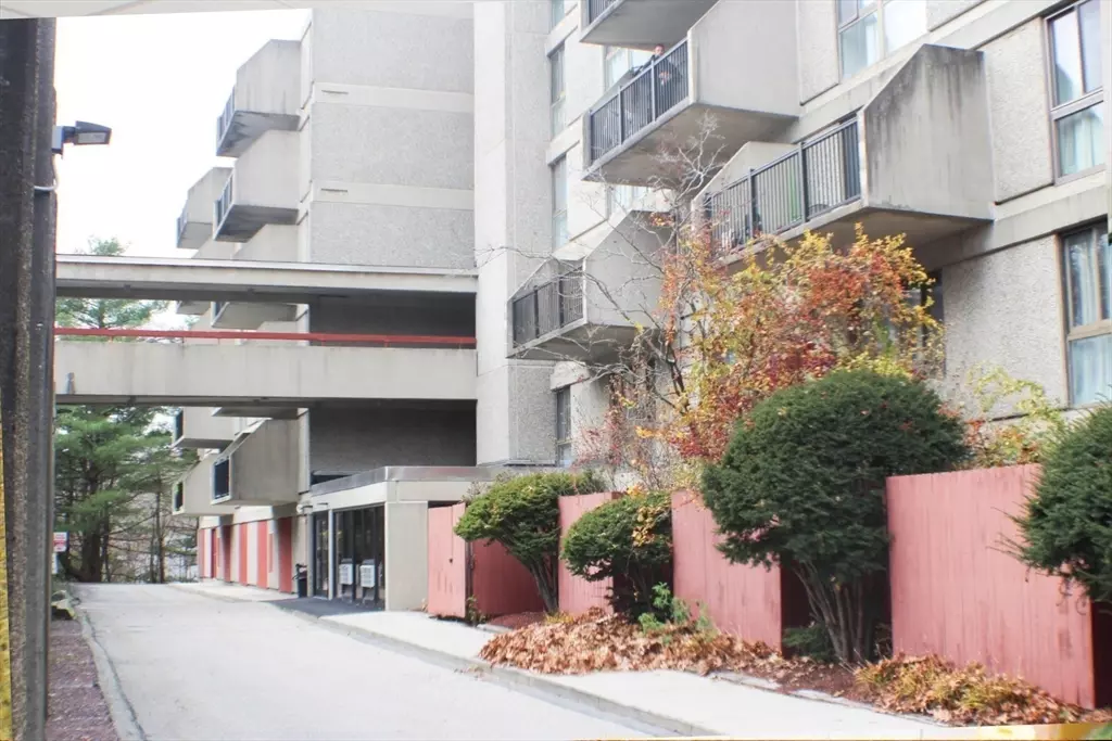 Weymouth, MA 02190,55 Tall Oaks Dr #407