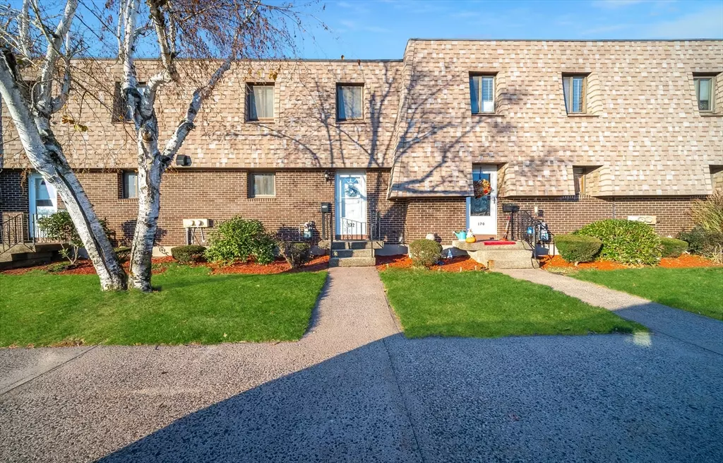 Agawam, MA 01001,172 Beekman Dr #172
