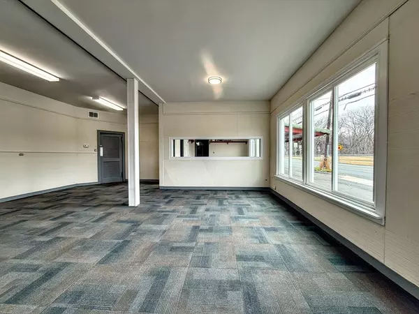 Greenfield, MA 01301,435 Deerfield St