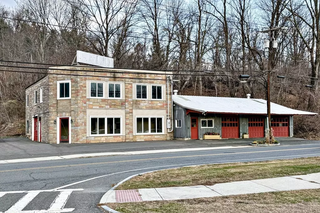 Greenfield, MA 01301,435 Deerfield St