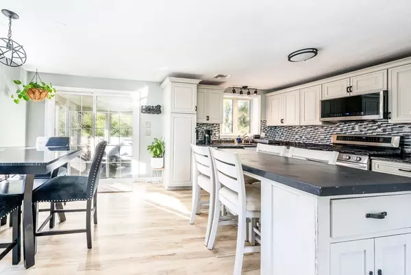 Bourne, MA 02532,63 Thom Ave