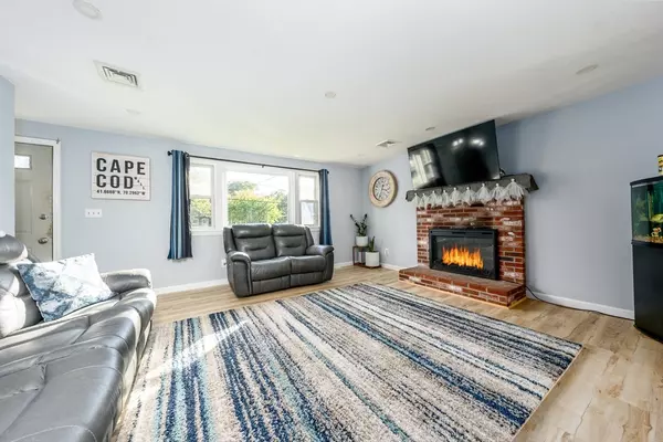 Bourne, MA 02532,63 Thom Ave