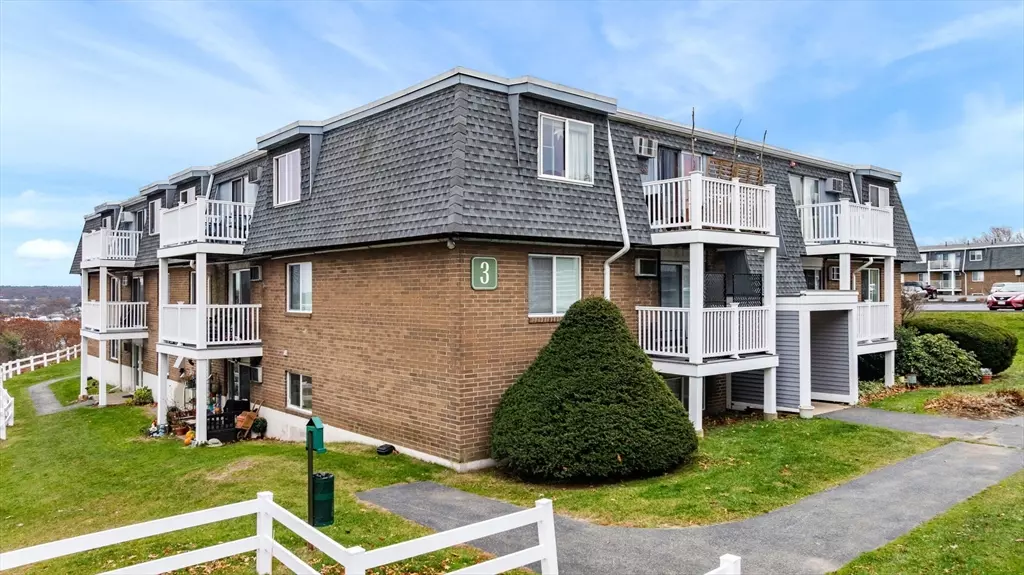 Gloucester, MA 01930,145 Essex Ave #309