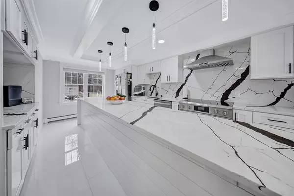 Upton, MA 01568,3 Stoddard St