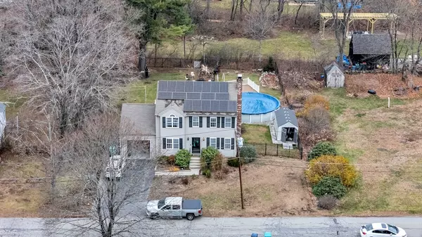 Upton, MA 01568,3 Stoddard St