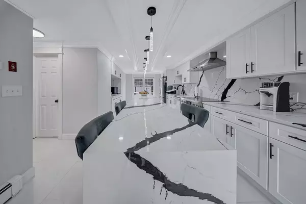 Upton, MA 01568,3 Stoddard St