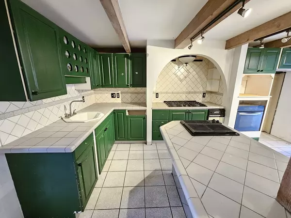 Belchertown, MA 01007,16 Juckett Hill Dr