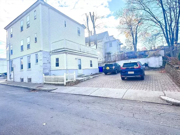 Brookline, MA 02445,14 Smythe #3