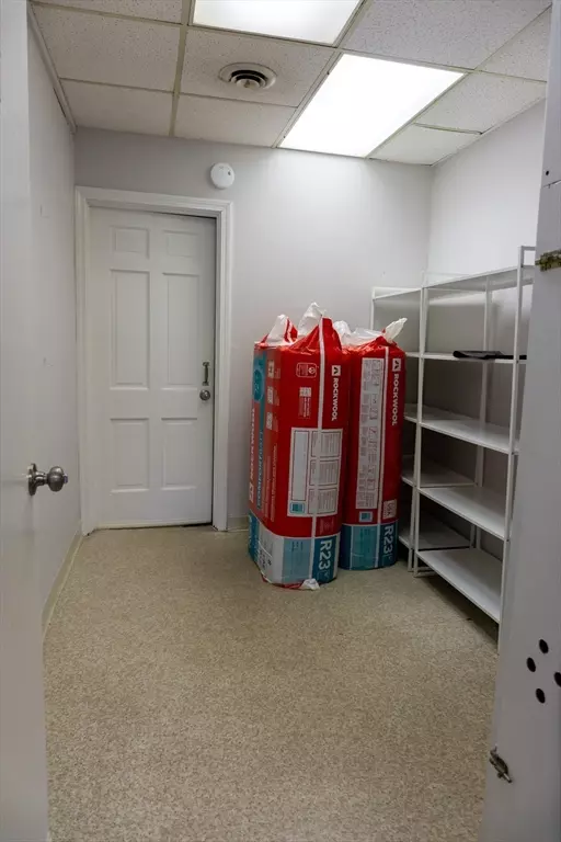 Sherborn, MA 01770,31 N Main