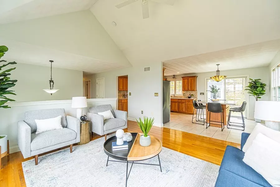 32 Waltham St, Woburn, MA 01801