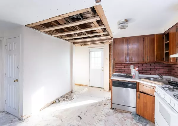 Lowell, MA 01854,118 Butterfield St