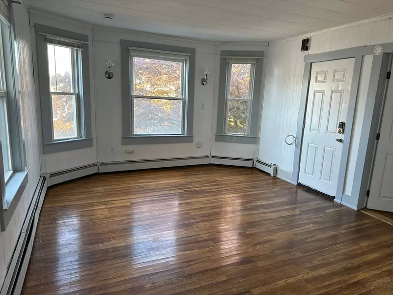 2 Lockwood St #2, Haverhill, MA 01835