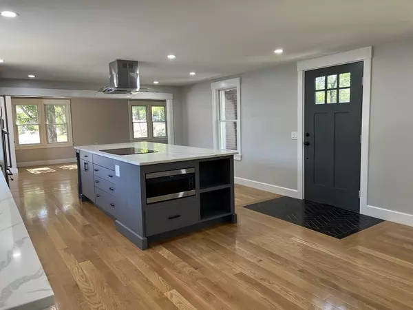 138 High Street, Hingham, MA 02043