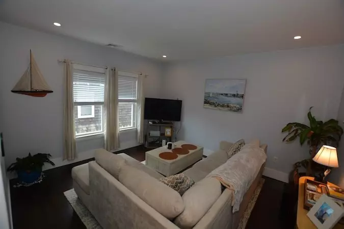 Winthrop, MA 02152,125 Pleasant St #3