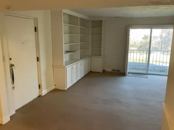 Abington, MA 02351,14 Kingswood Dr #3