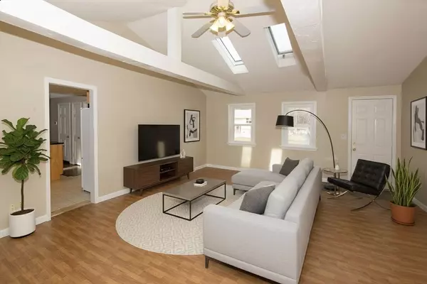 Agawam, MA 01030,999 North St Ext