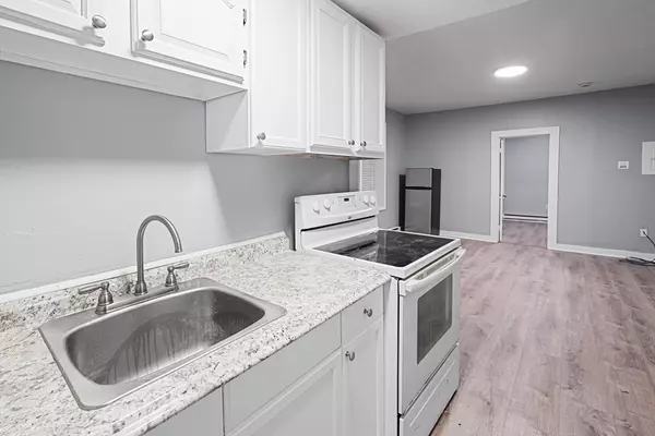 Worcester, MA 01610,24 Charlton Street #5