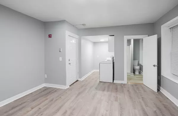 Worcester, MA 01610,24 Charlton Street #5