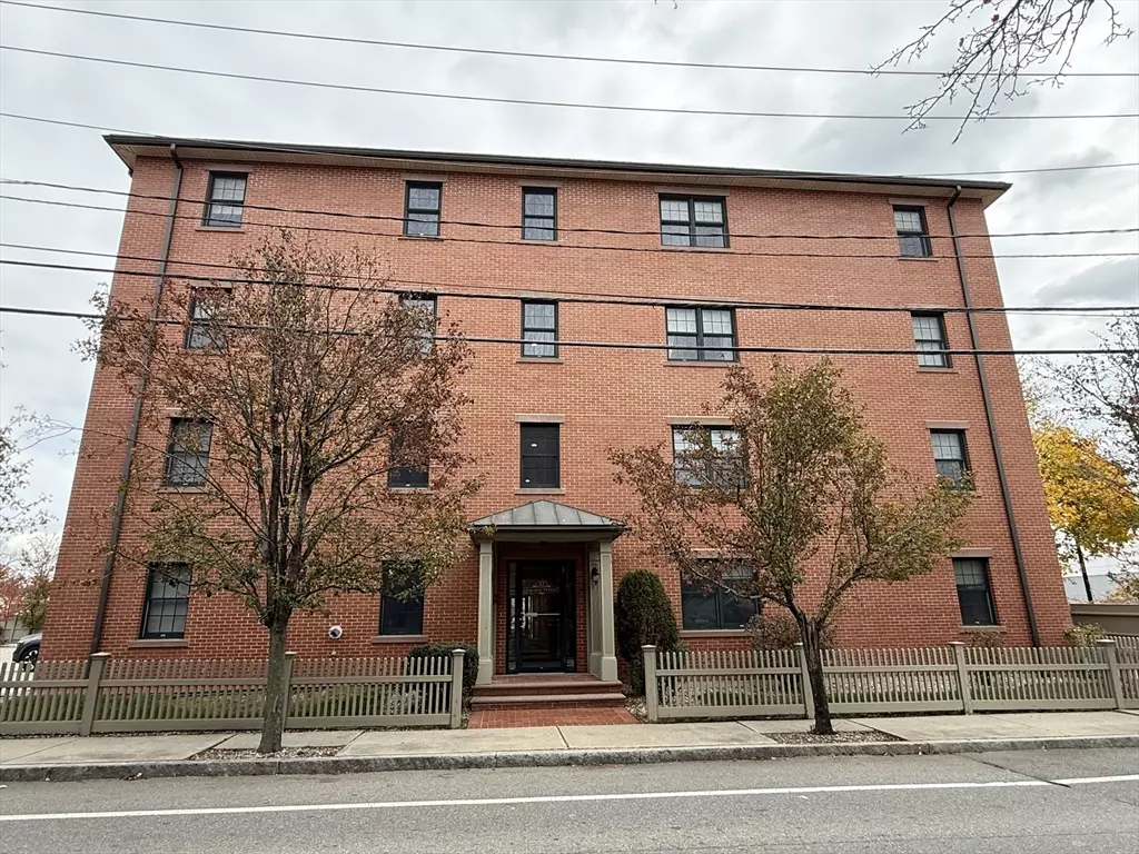 Medford, MA 02155,20 Locust Street #202