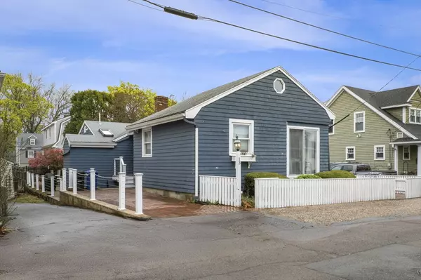 13 Roosevelt Ave, Marblehead, MA 01945
