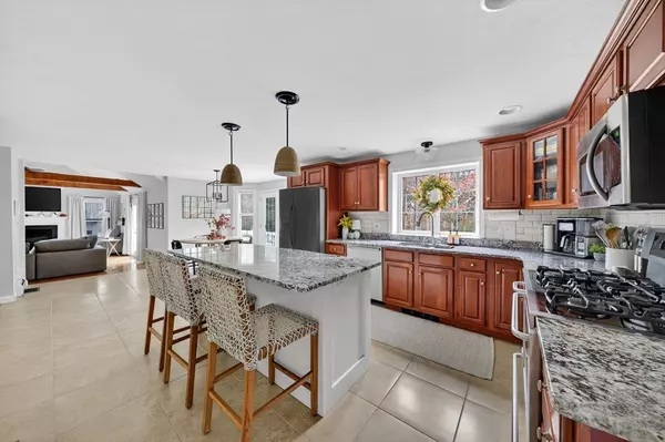 Lakeville, MA 02347,60 Lakeside Ave