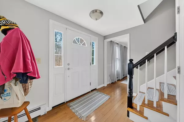 Lakeville, MA 02347,60 Lakeside Ave