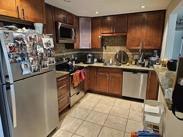 16 Williamsburg Ct #23, Shrewsbury, MA 01545