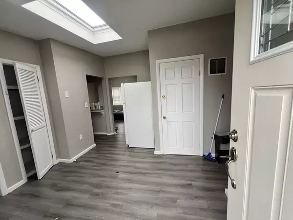 North Attleboro, MA 02760,111 East St #7